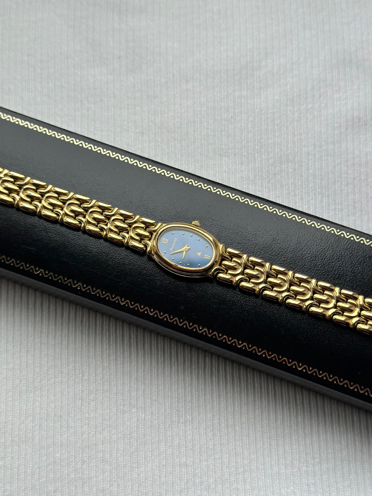 Montre Accurist à cadran bleu vintage