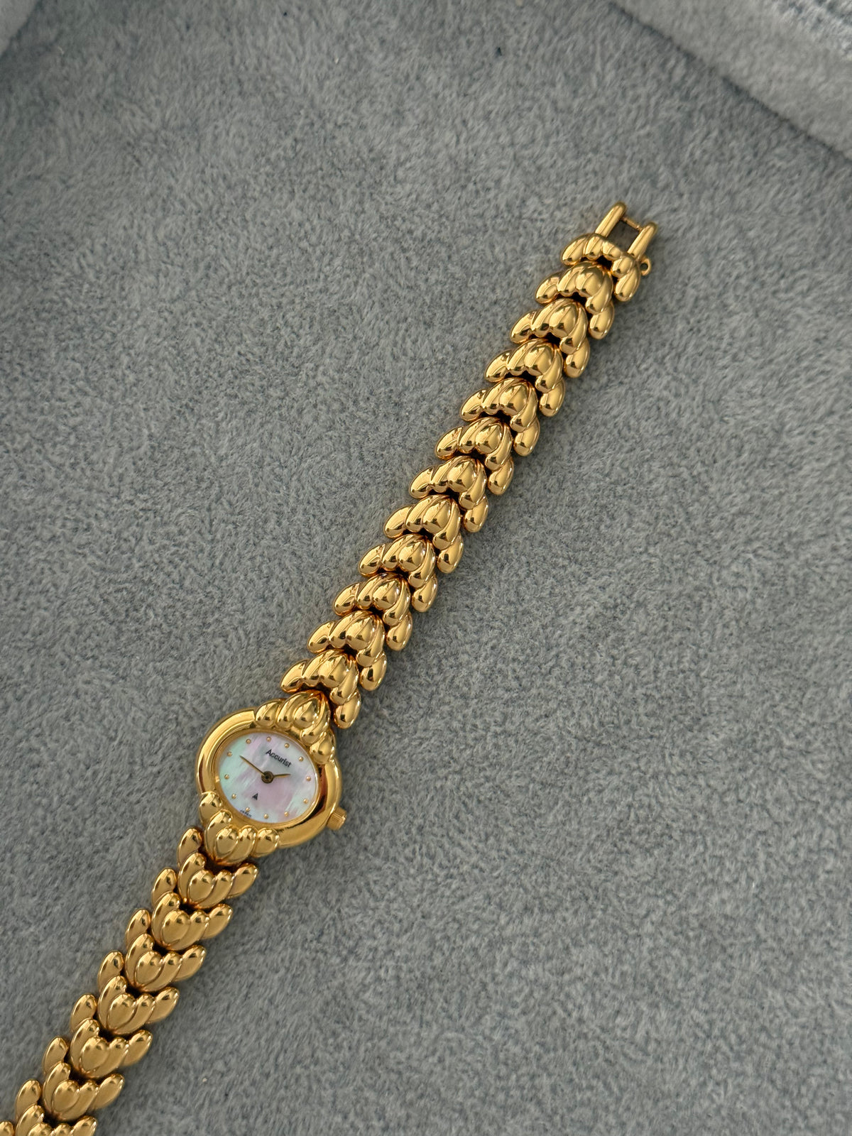 Vintage Mother Of Pearl Accurist Watch – photo 8