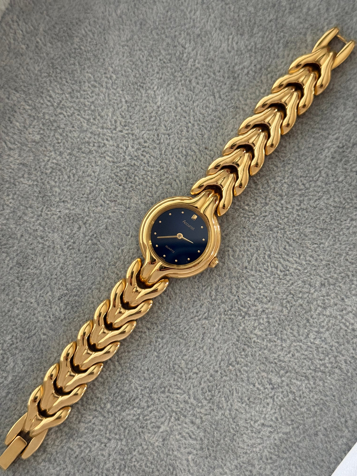 Vintage Navy Dial Accurist Watch