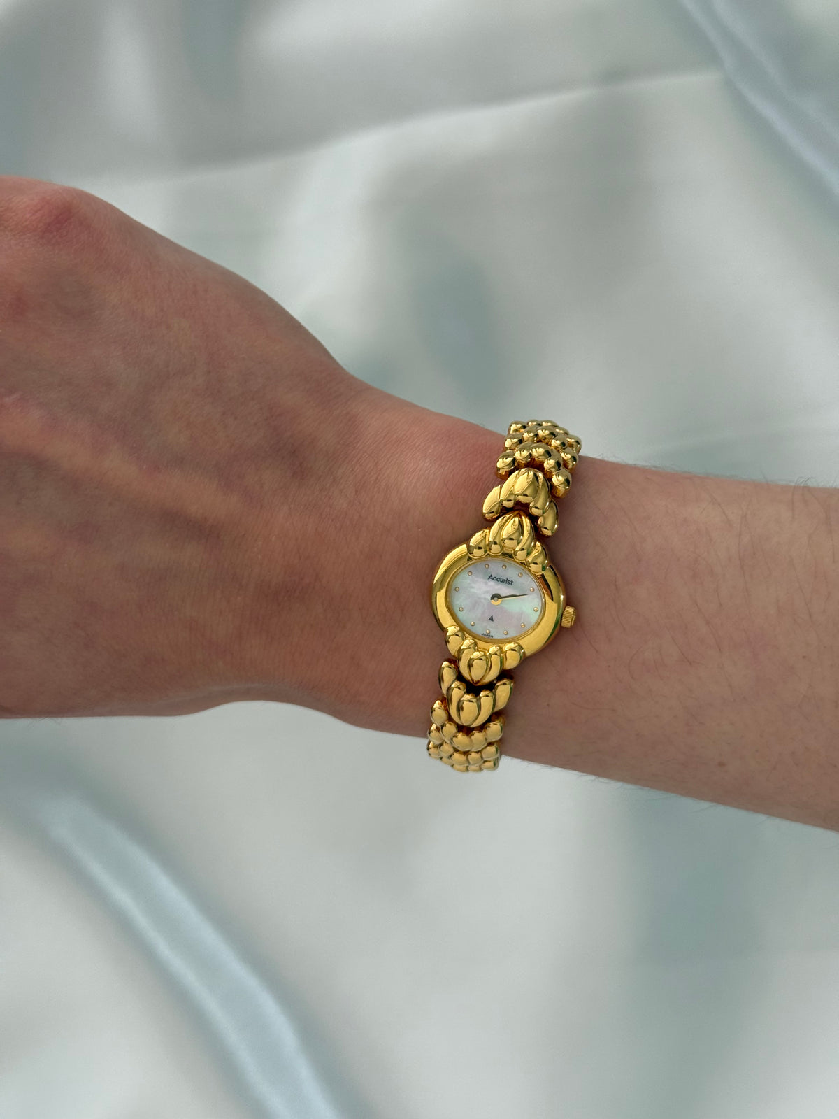 Vintage Mother Of Pearl Accurist Watch – photo 2