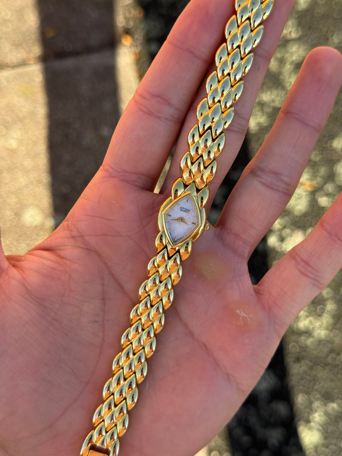 Vintage Citizen Golden Leaf Bracelet Watch with Mother of Pearl Dial – photo 11