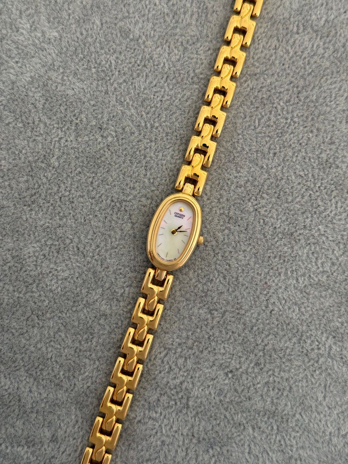 Dainty Vintage 1995 Mother of Pearl Citizen Watch – photo 6