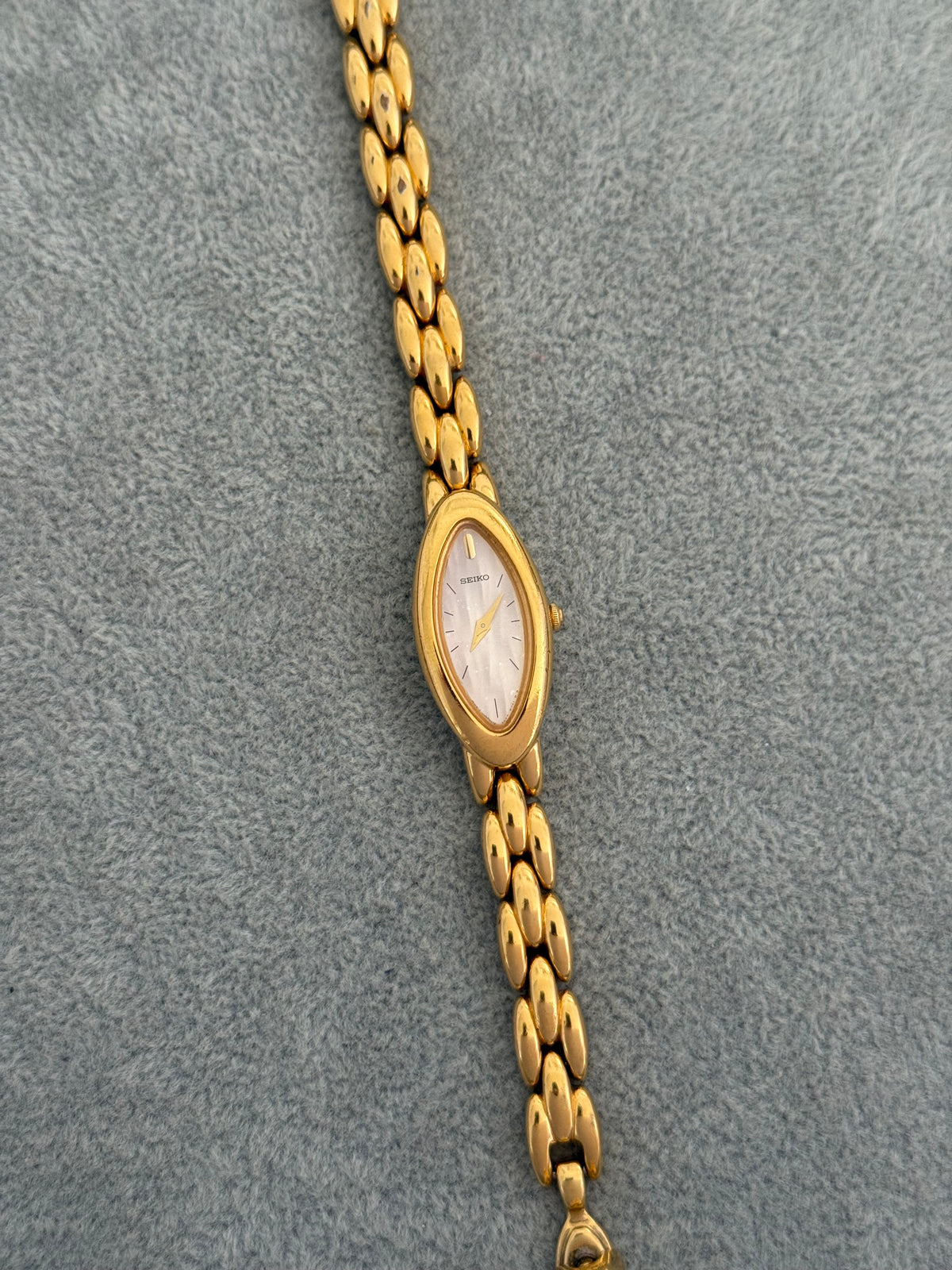 Rare Vintage Mother of Pearl Seiko Watch SE20-7201