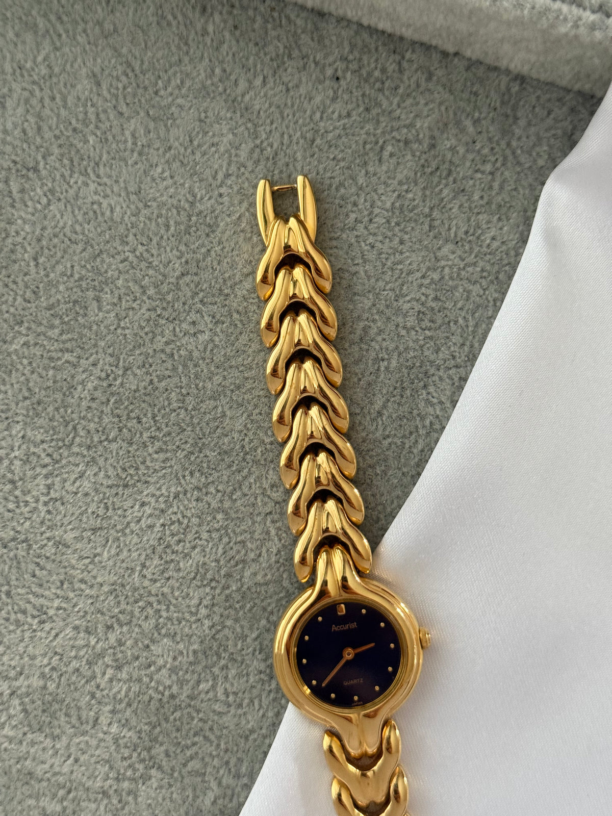 Vintage Navy Dial Accurist Watch