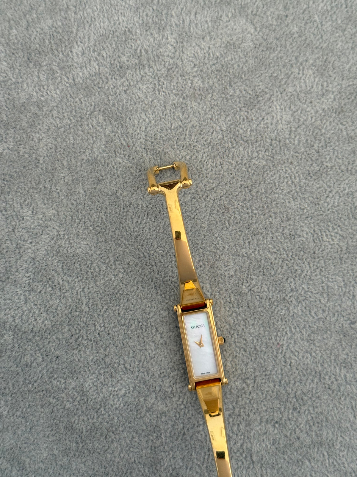Pristine Mother Of Pearl Vintage 1500L Gucci Watch