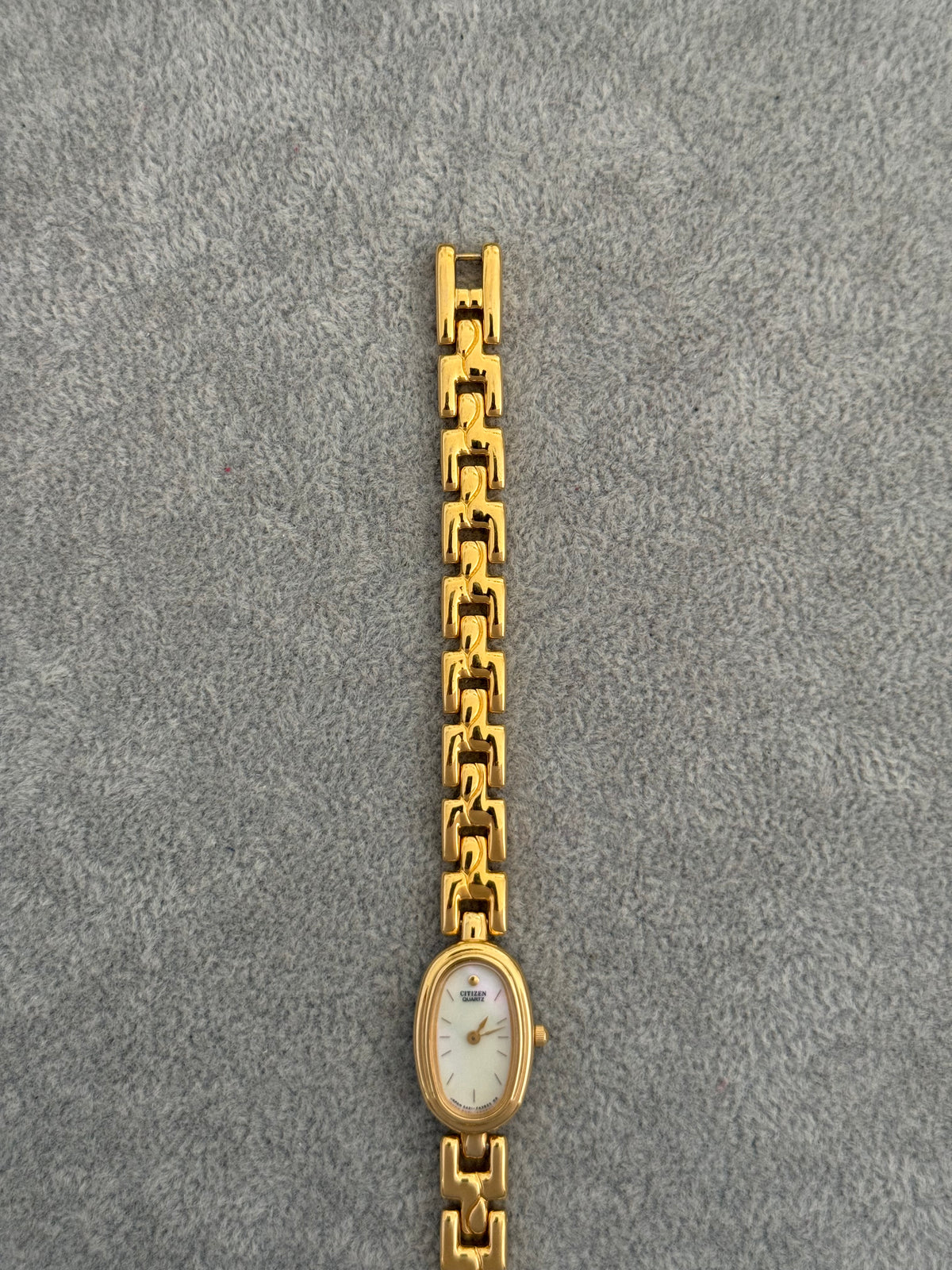 Dainty Vintage 1995 Mother of Pearl Citizen Watch – photo 5