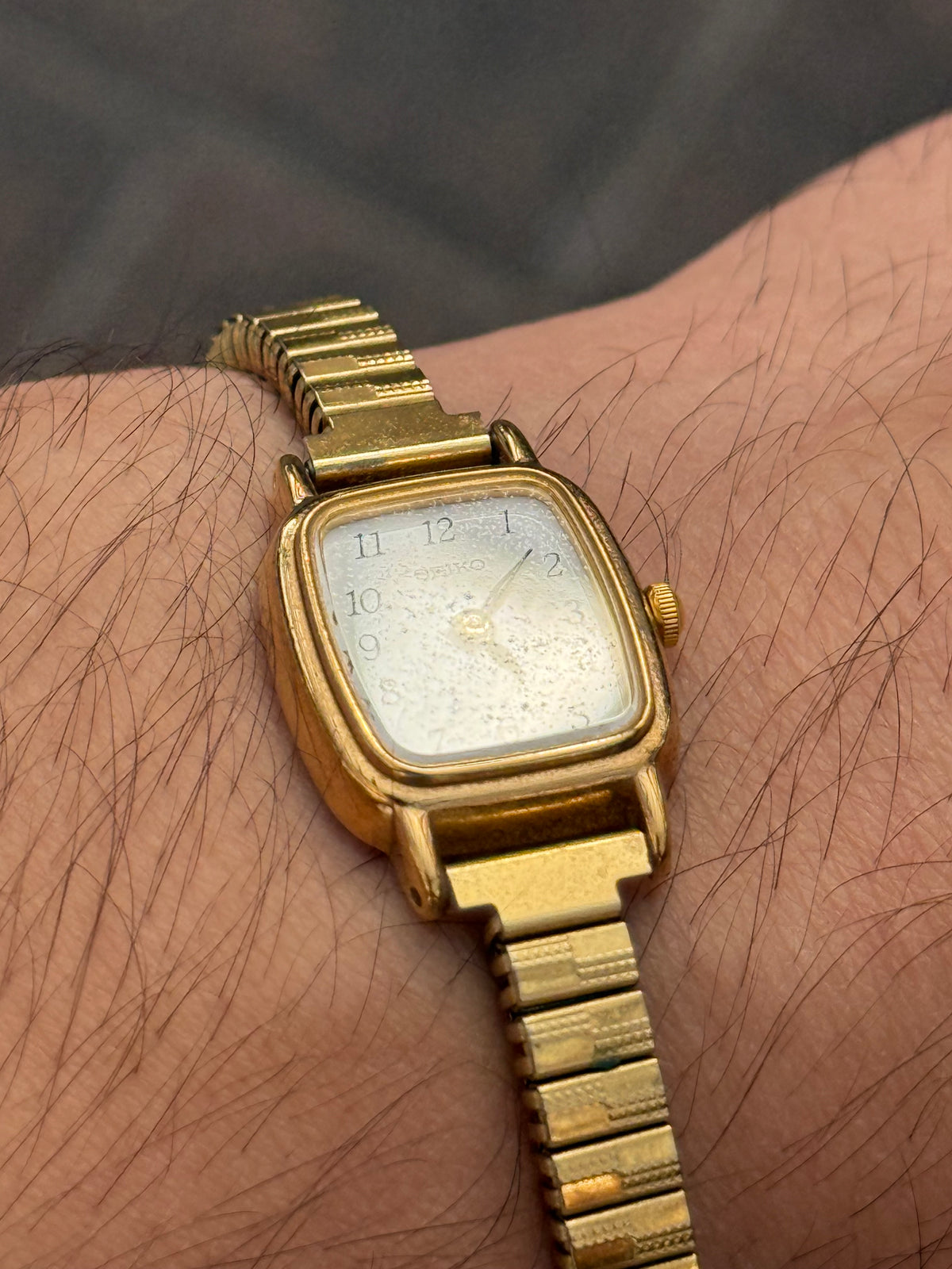 Vintage 1991 Gold Seiko Watch - Stretchy Bracelet 1N00-5K29