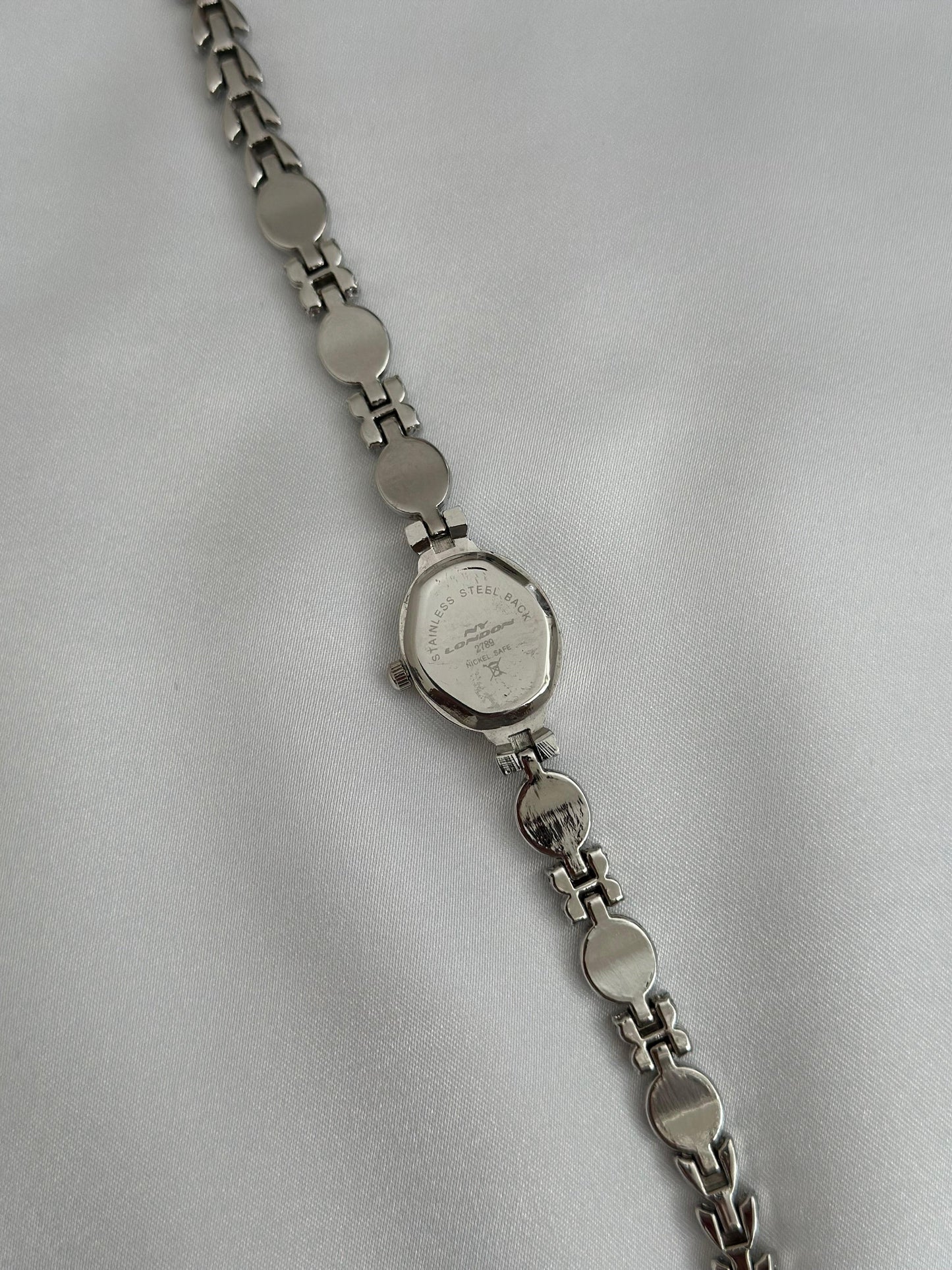 Coffret de montres vintage avec pierres précieuses roses