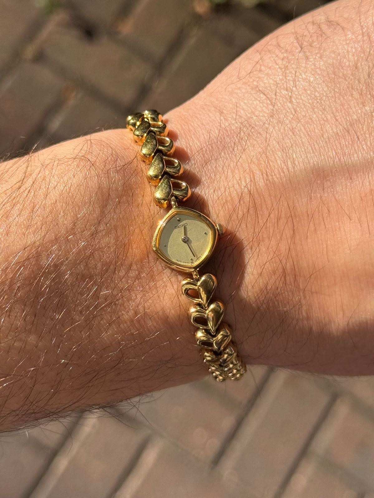 Special 1985 Gold Heart-Bracelet Seiko Watch 1E20-5280