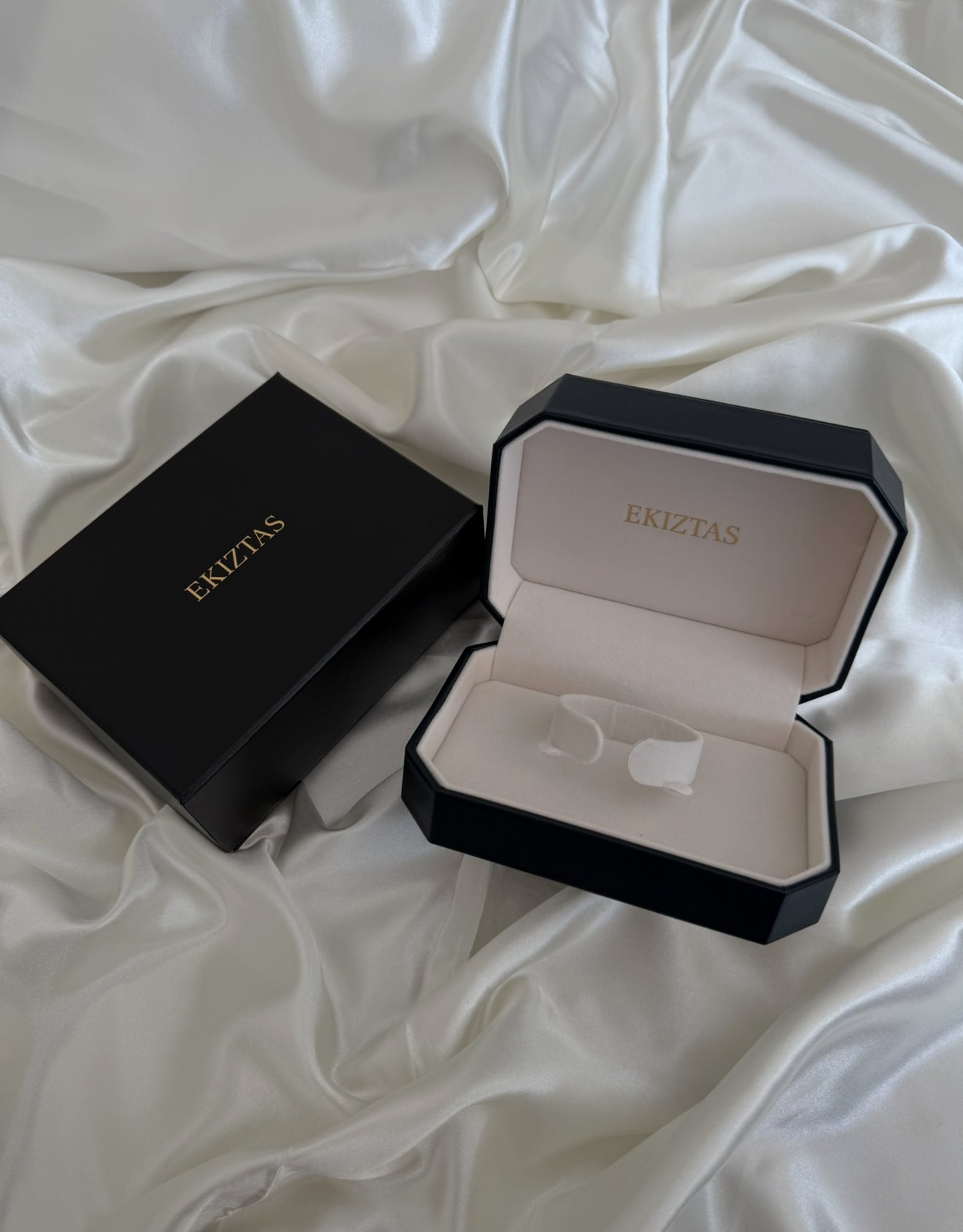 Ekiztas Half Moon Watch