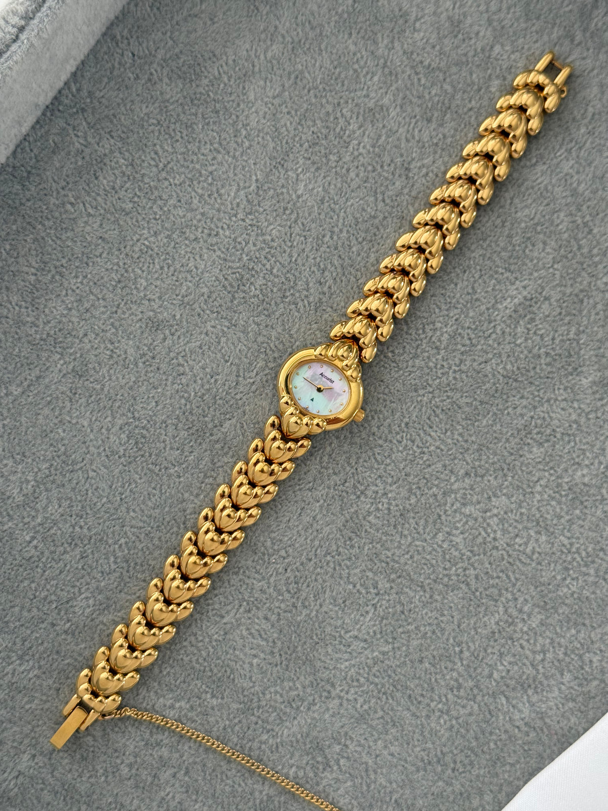 Vintage Mother Of Pearl Accurist Watch – photo 5