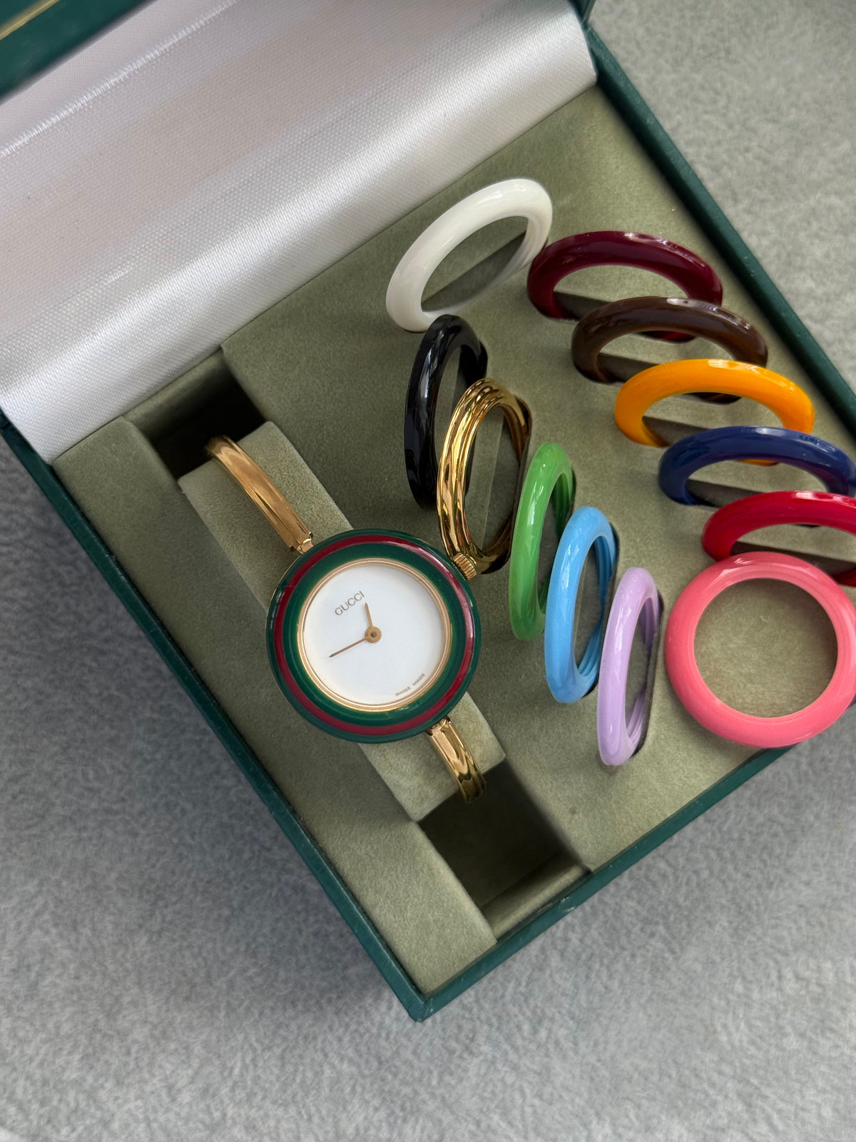 Vintage 1100L Gucci Watch with 13 Interchangeable Bezels – photo 10