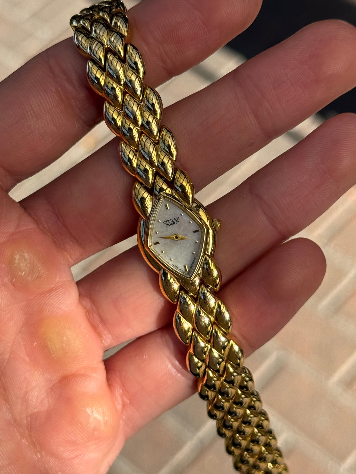 Vintage Citizen Golden Leaf Bracelet Watch with Mother of Pearl Dial – photo 8