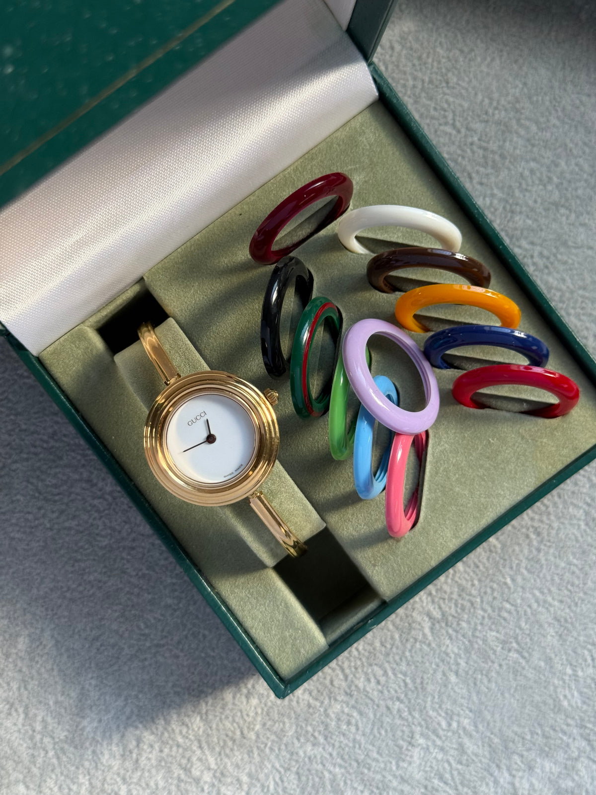 Vintage 1100L Gucci Watch with 13 Interchangeable Bezels – photo 2