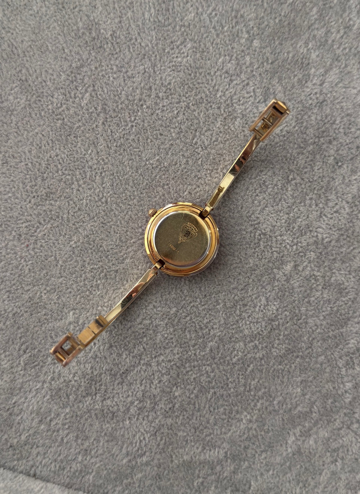 Vintage 1100L Gucci Watch