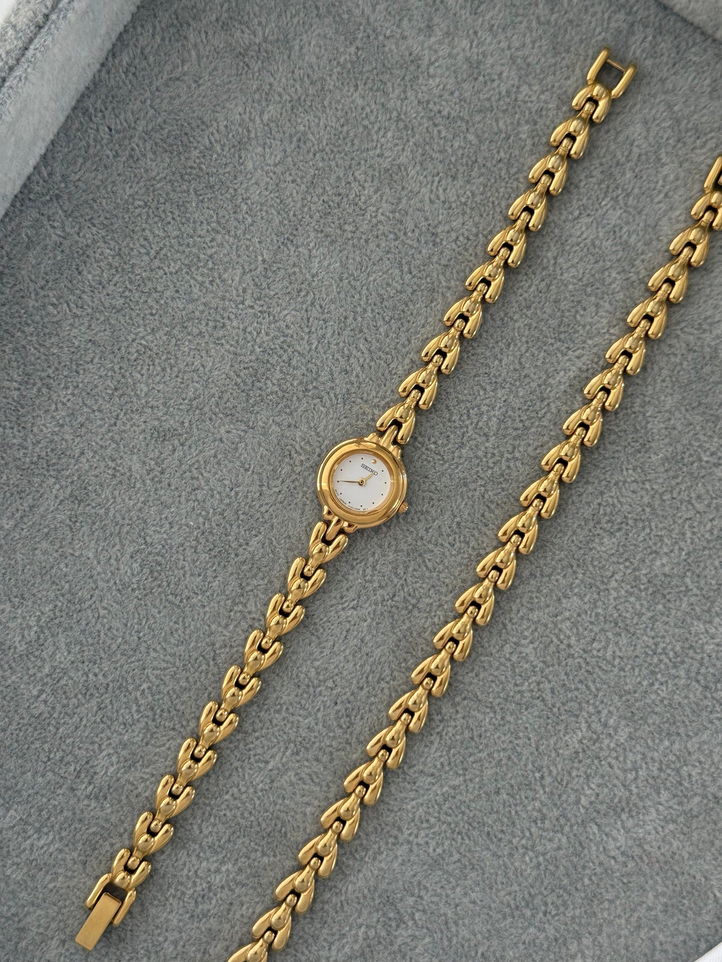 Vintage Dainty Seiko Watch Set