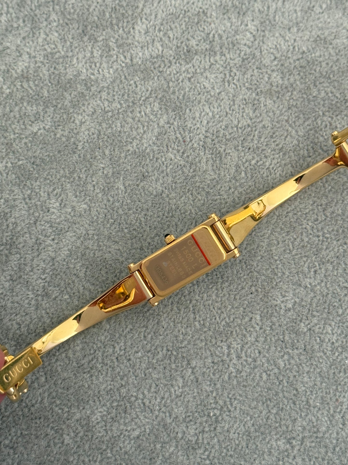 Pristine Mother Of Pearl Vintage 1500L Gucci Watch