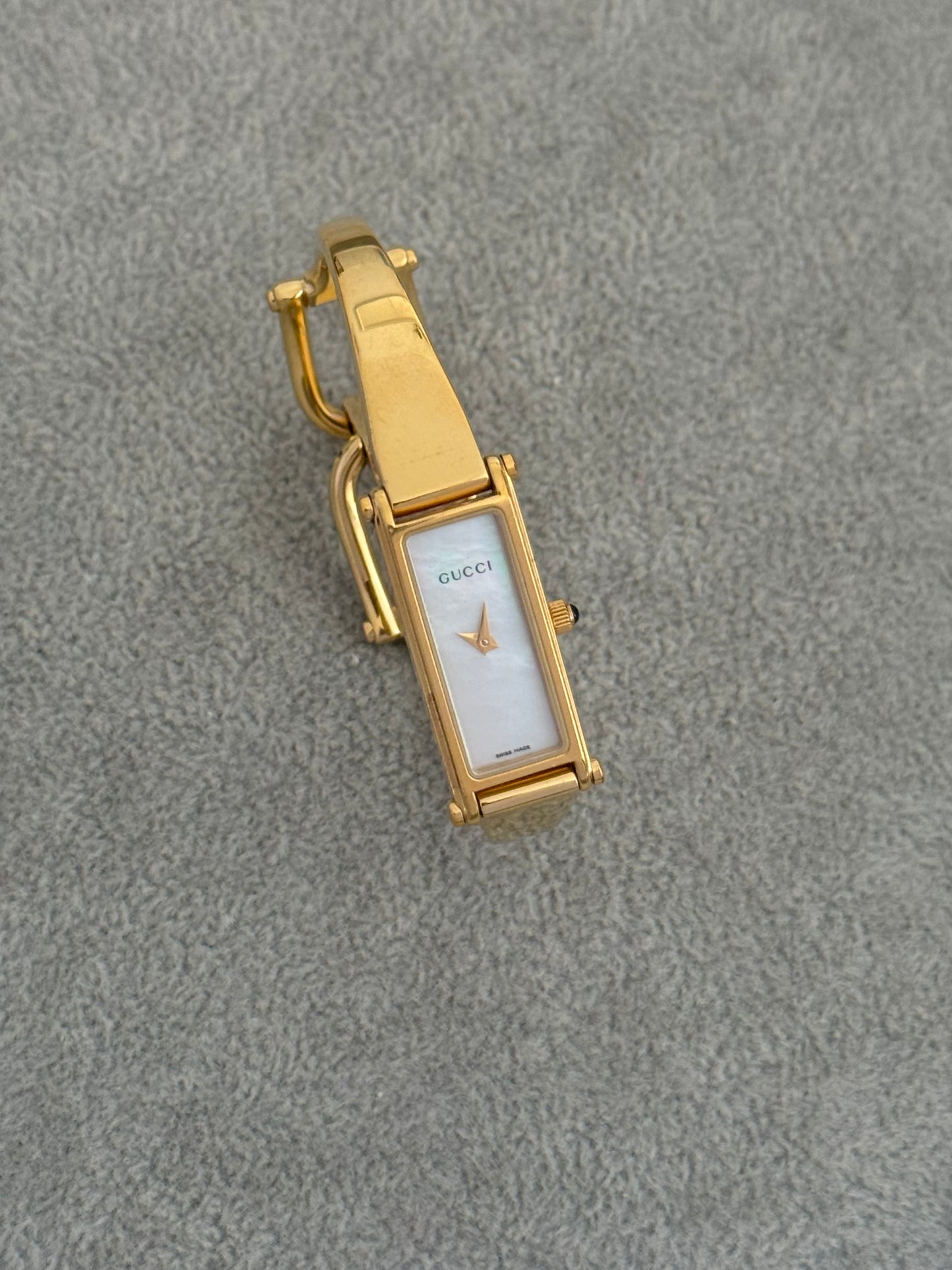 Pristine Mother Of Pearl Vintage 1500L Gucci Watch