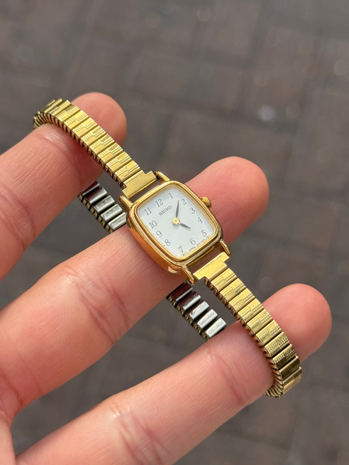 Vintage 1991 Gold Seiko Watch - Stretchy Bracelet 1N00-5K29