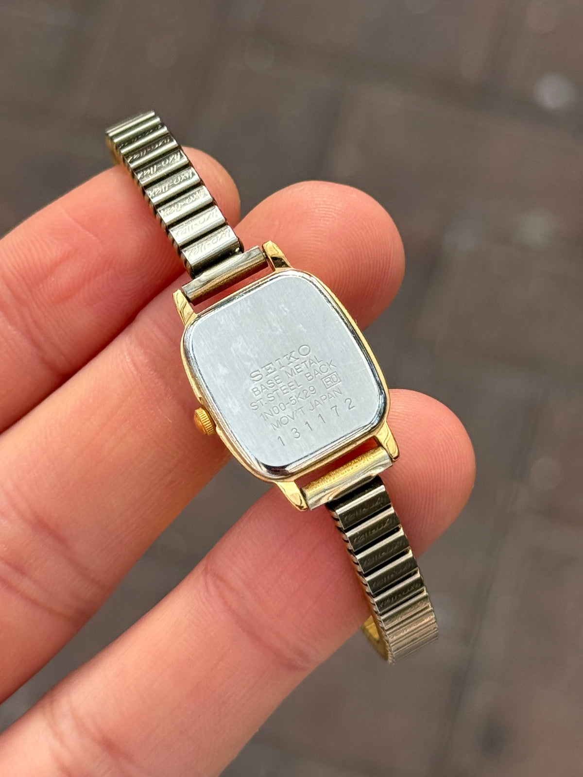 Vintage 1991 Gold Seiko Watch - Stretchy Bracelet 1N00-5K29