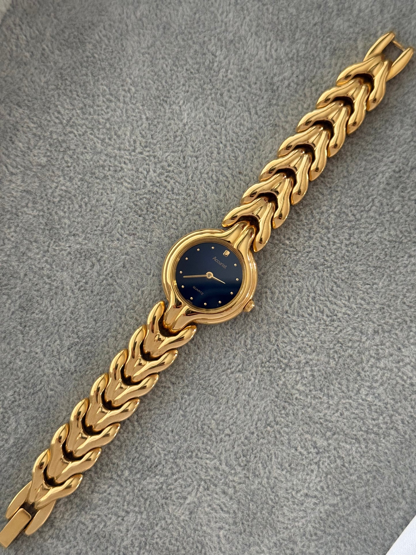 Vintage Navy Dial Accurist Watch