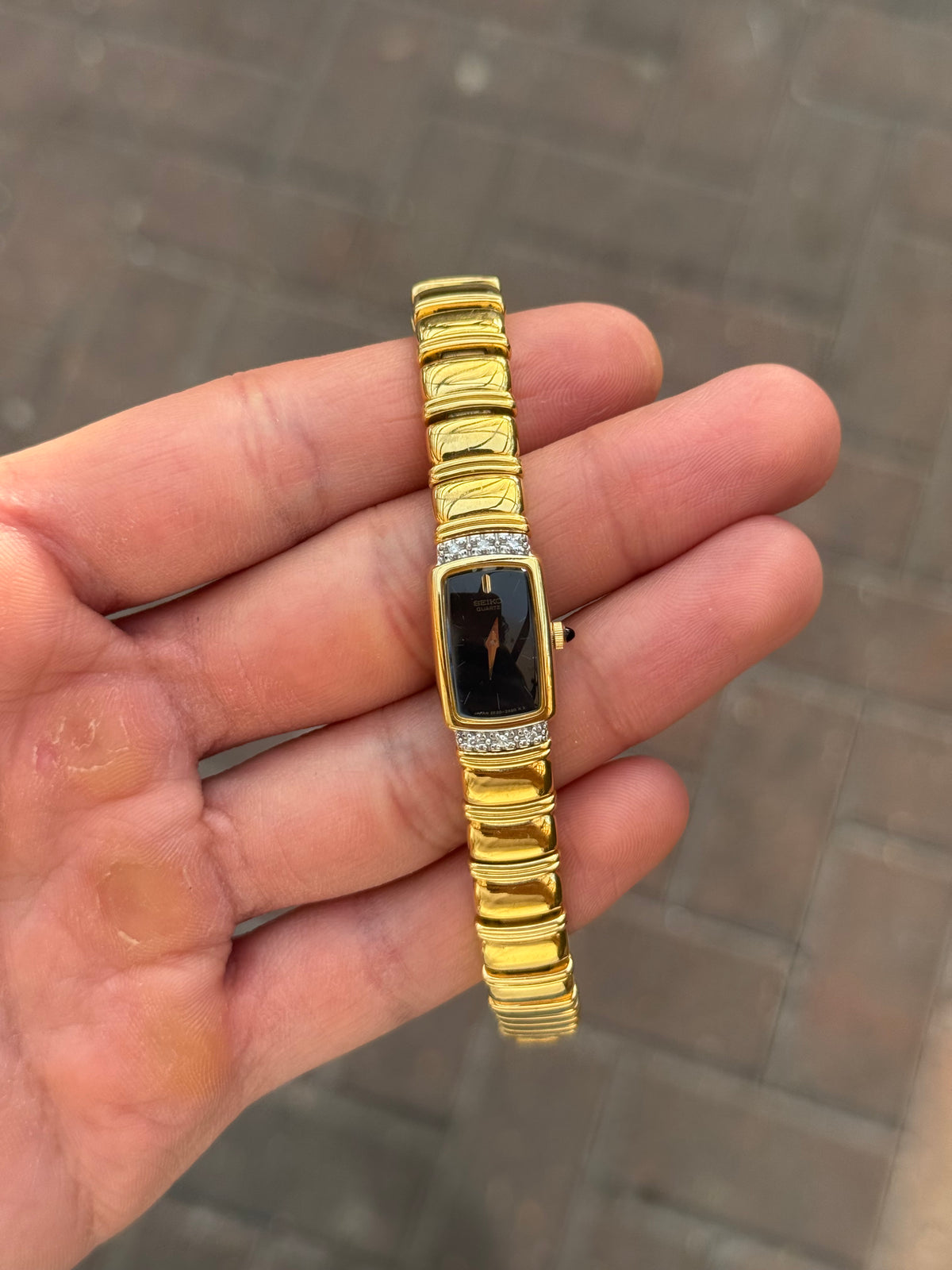 NW Vintage 90’s Diamond Bezel on Black Dial Seiko Watch 2E20-6929
