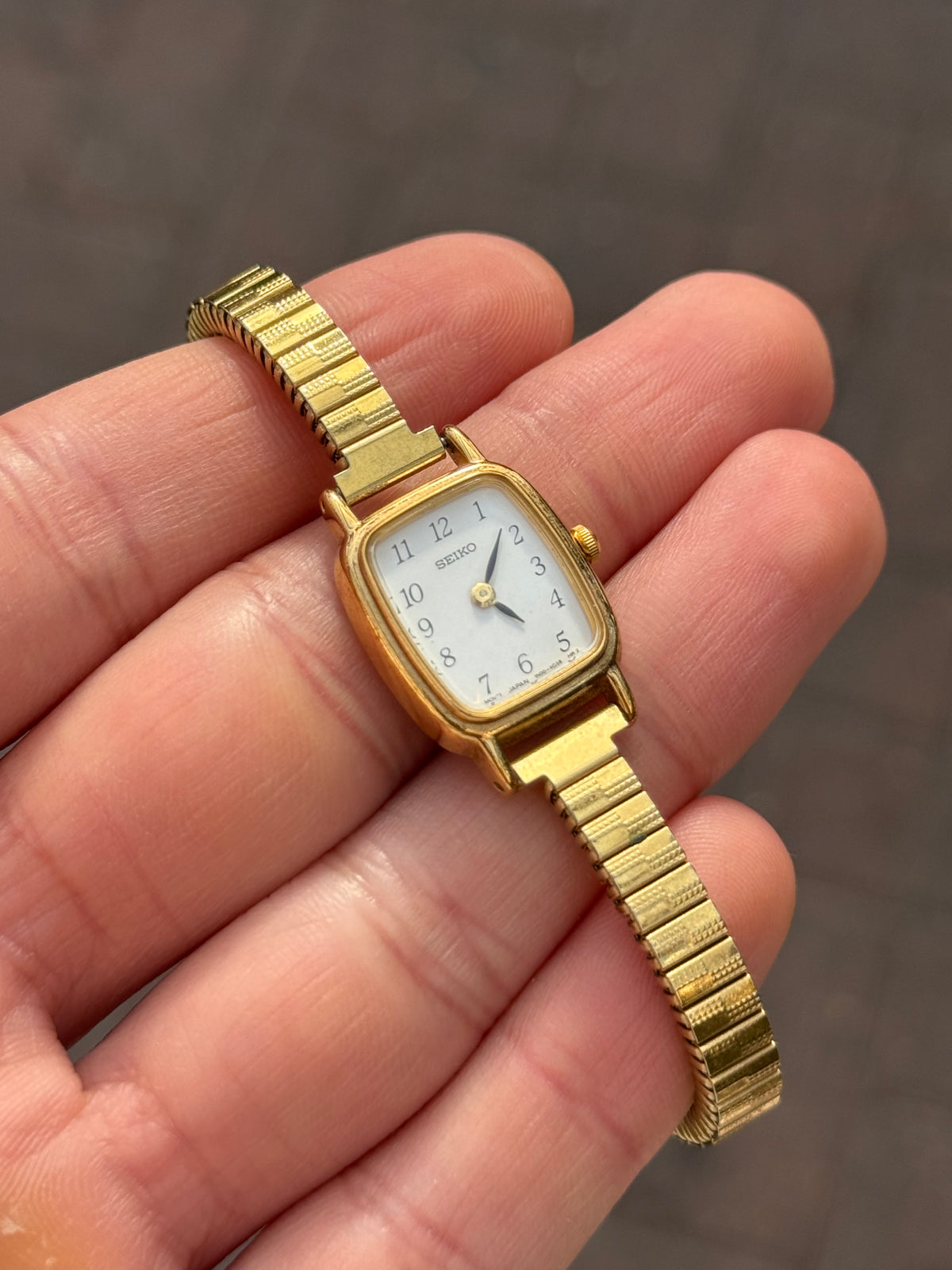 Vintage 1991 Gold Seiko Watch - Stretchy Bracelet 1N00-5K29
