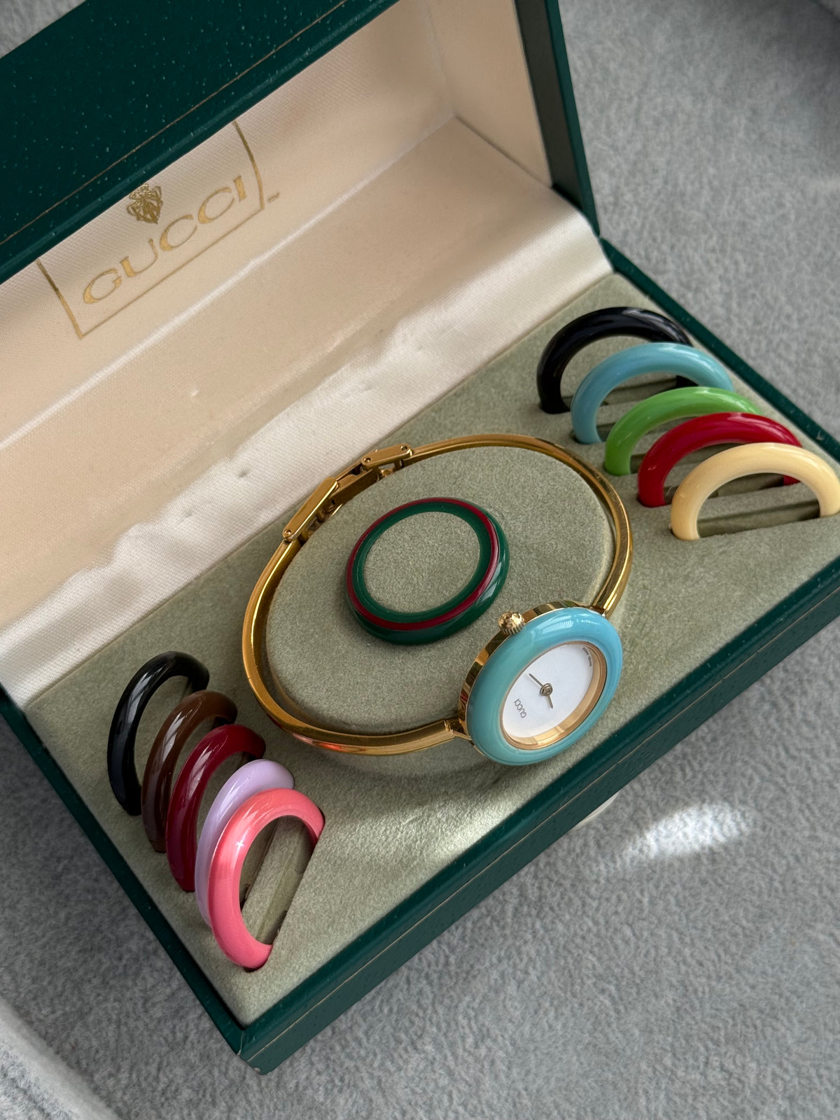 Vintage 1100L Gucci Watch with 12 Interchangeable Bezels