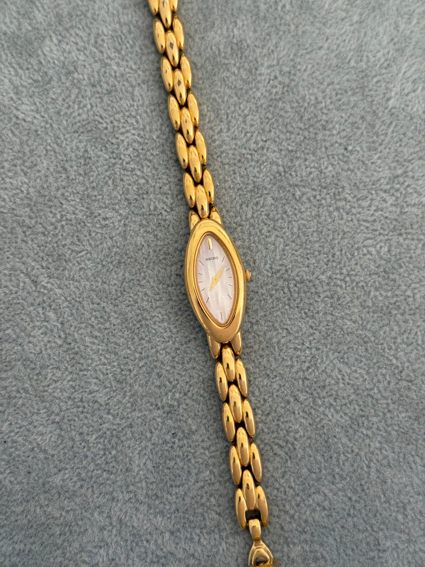 Rare Vintage Mother of Pearl Seiko Watch SE20-7201