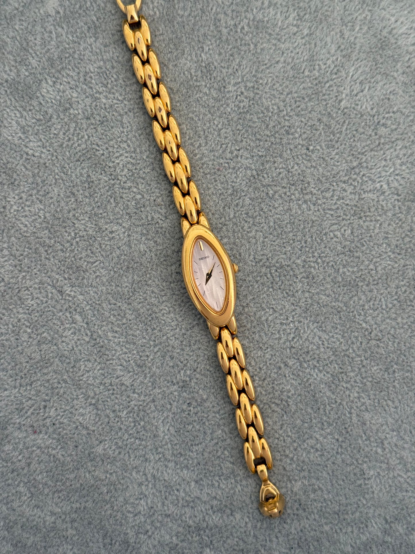 Rare Vintage Mother of Pearl Seiko Watch SE20-7201