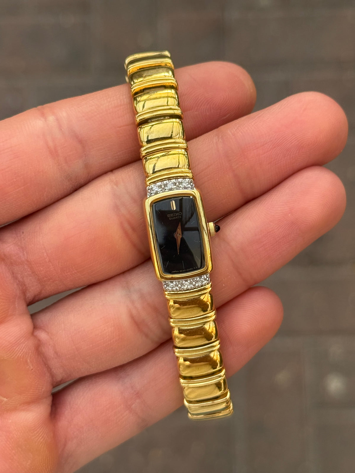 NW Vintage 90’s Diamond Bezel on Black Dial Seiko Watch 2E20-6929