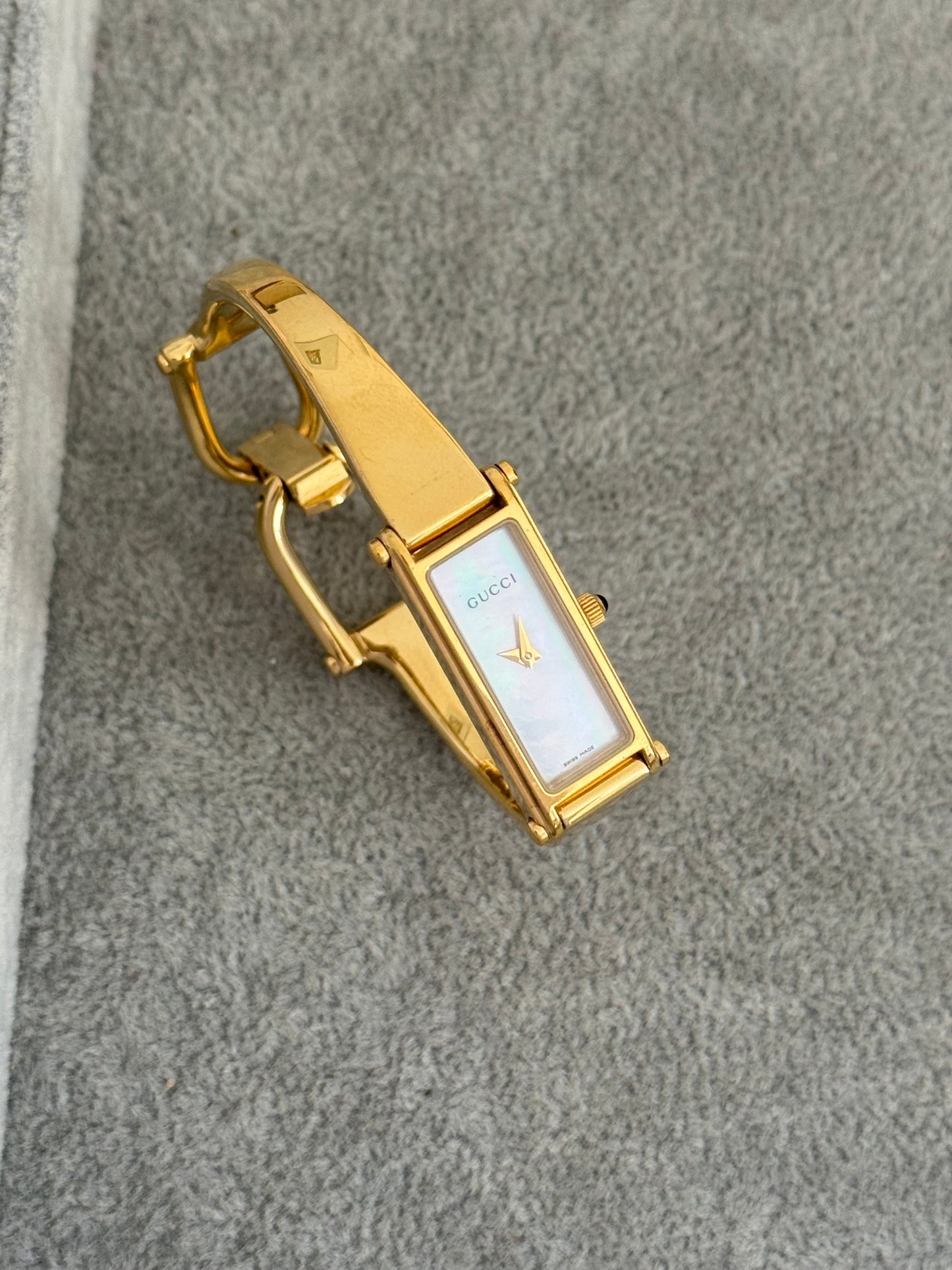 Pristine Mother Of Pearl Vintage 1500L Gucci Watch