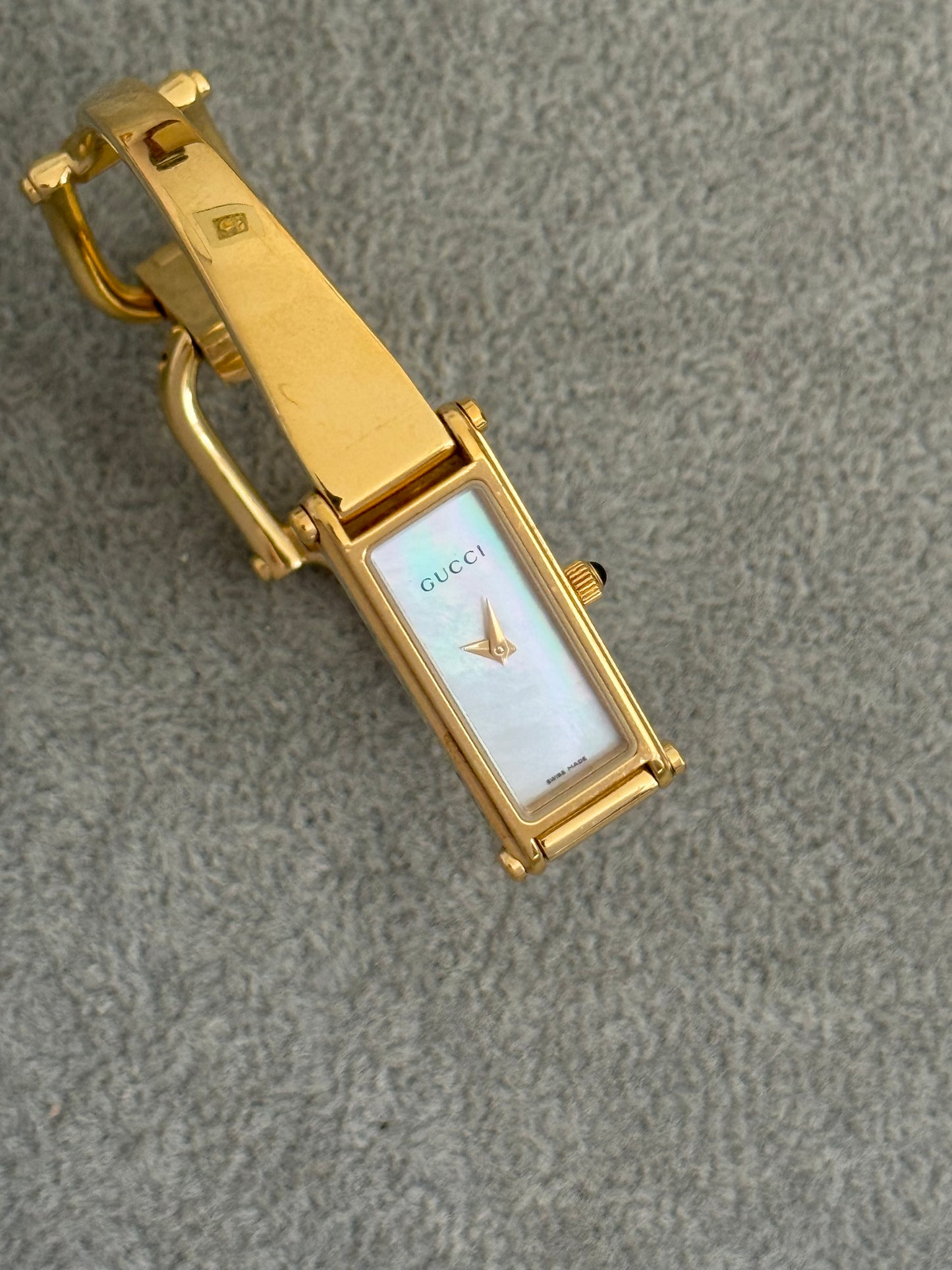 Pristine Mother Of Pearl Vintage 1500L Gucci Watch