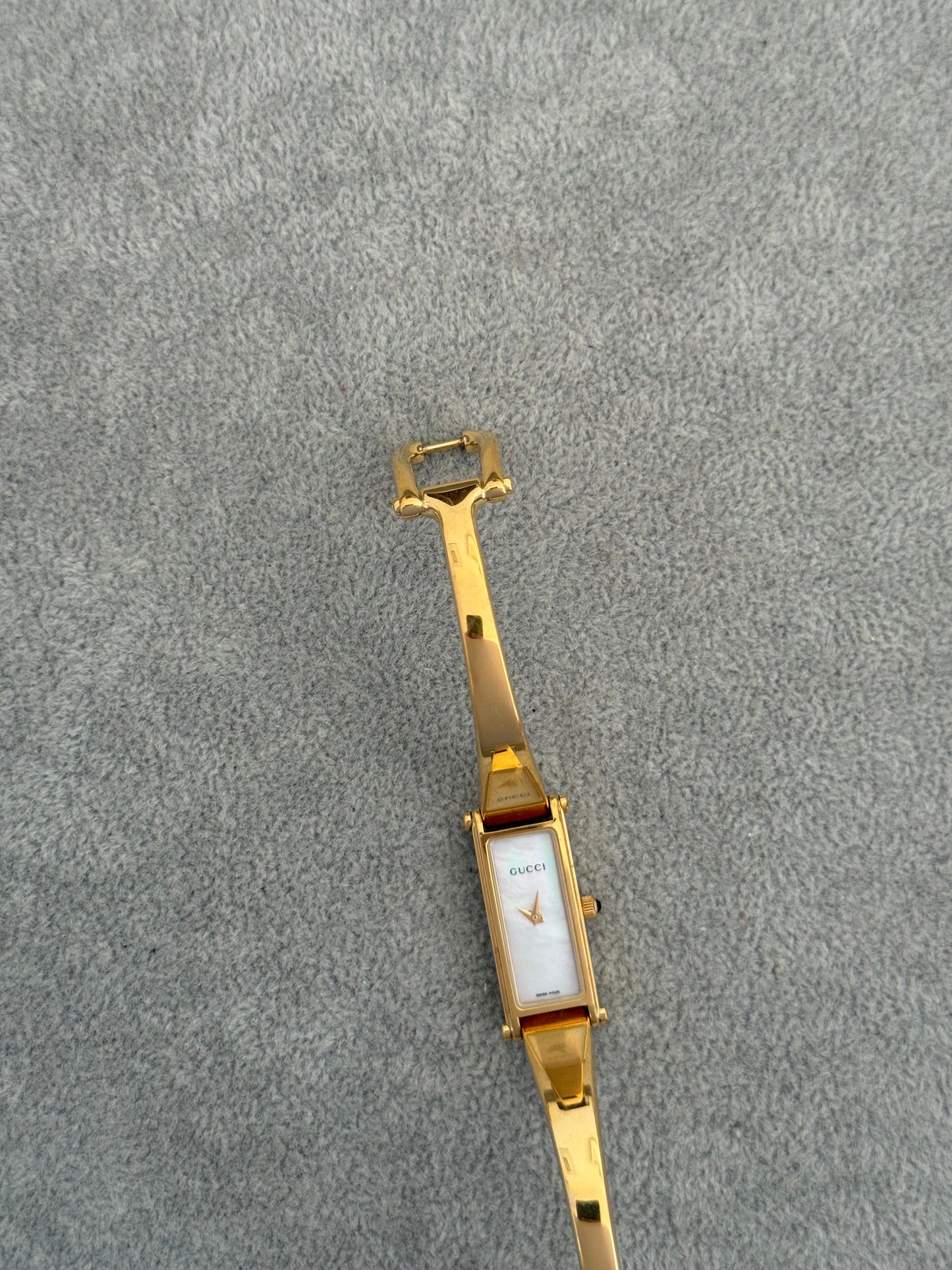 Pristine Mother Of Pearl Vintage 1500L Gucci Watch