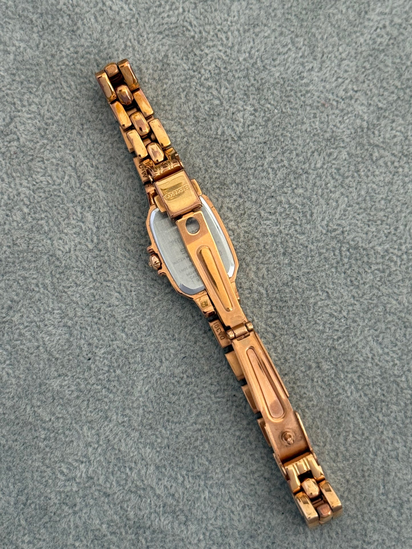 Very Rare & Boxed Special Edition Rose Gold Hearts Seiko Watch 1N01-0PD0