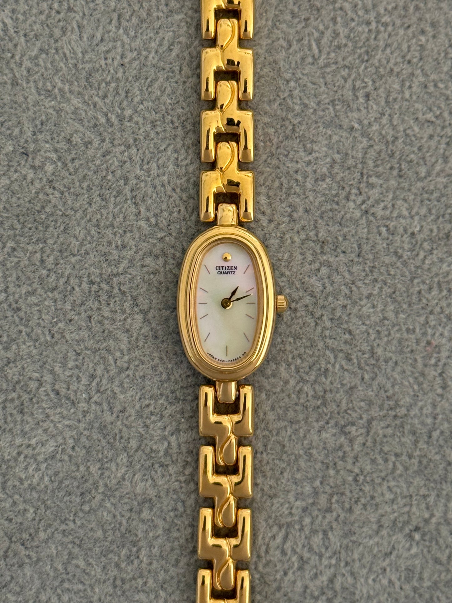 Cute Vintage Mother of Pearl Citizen Watch
