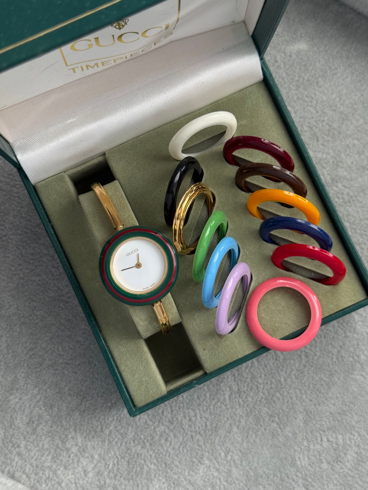 Vintage 1100L Gucci Watch with 13 Interchangeable Bezels