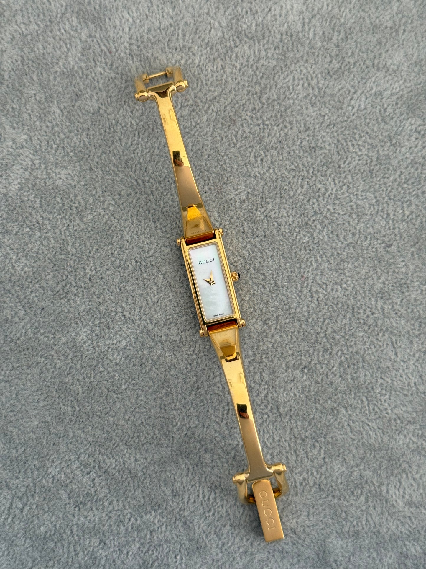 Pristine Mother Of Pearl Vintage 1500L Gucci Watch