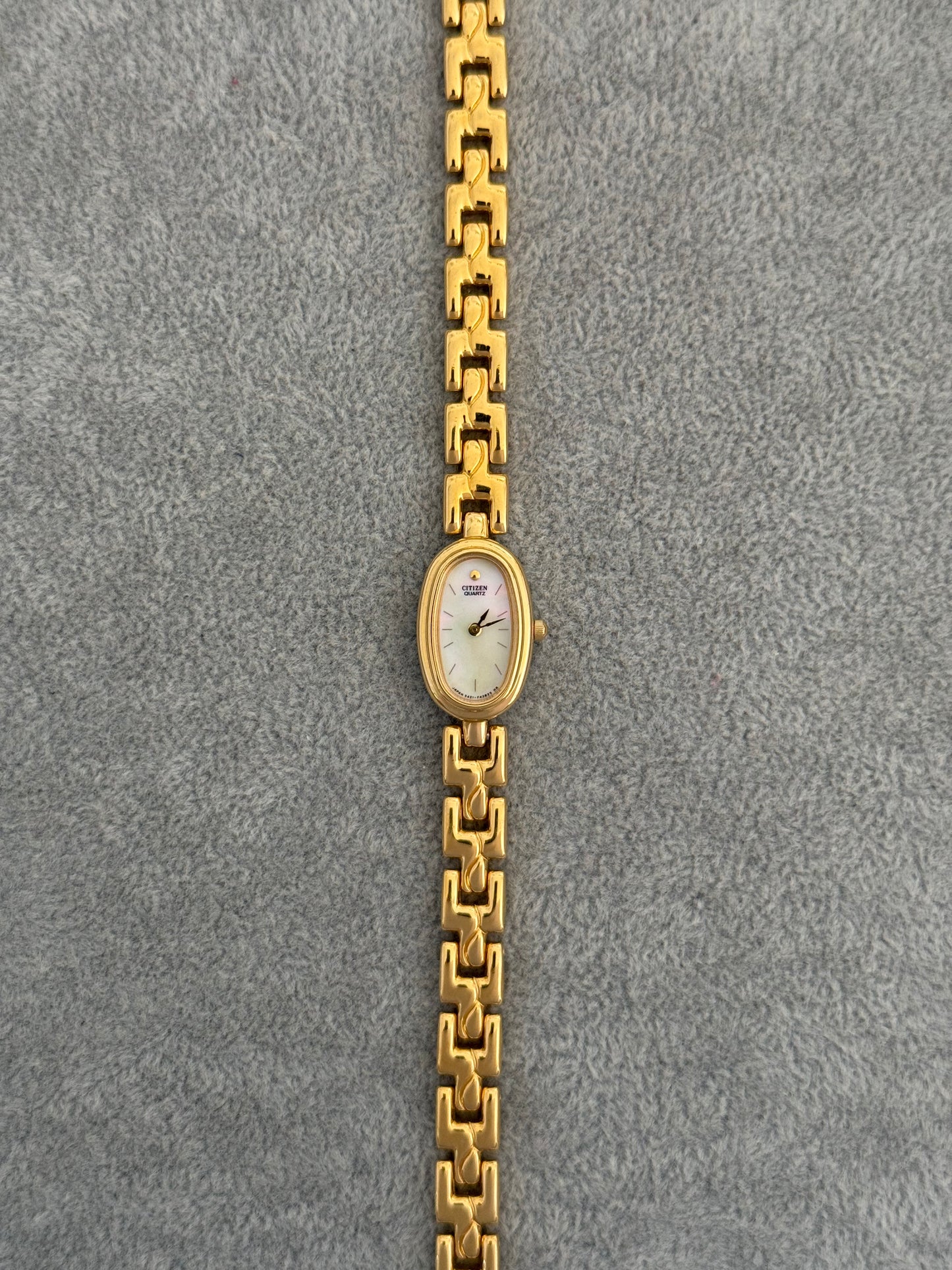 Cute Vintage Mother of Pearl Citizen Watch