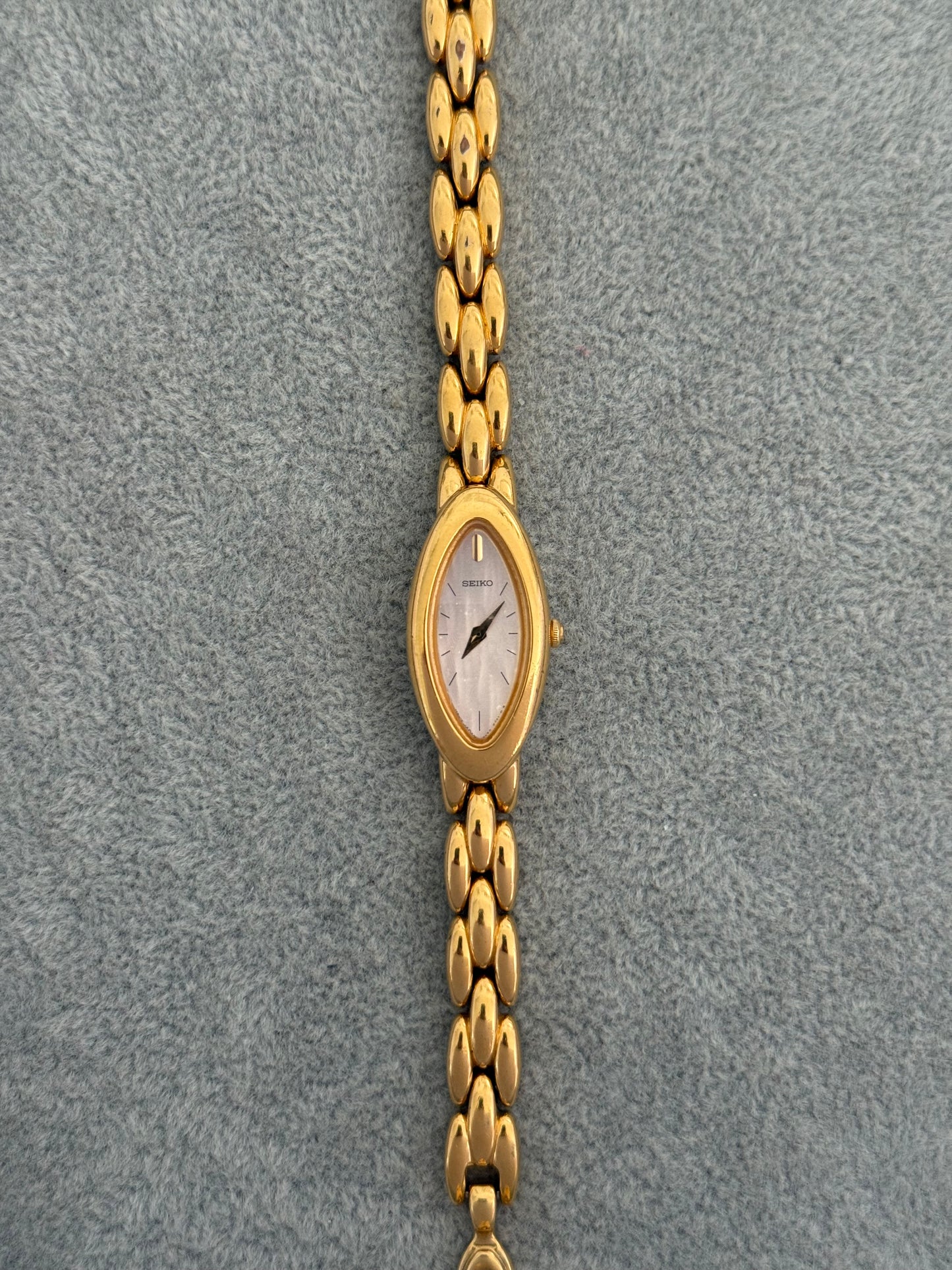 Rare Vintage Mother of Pearl Seiko Watch SE20-7201