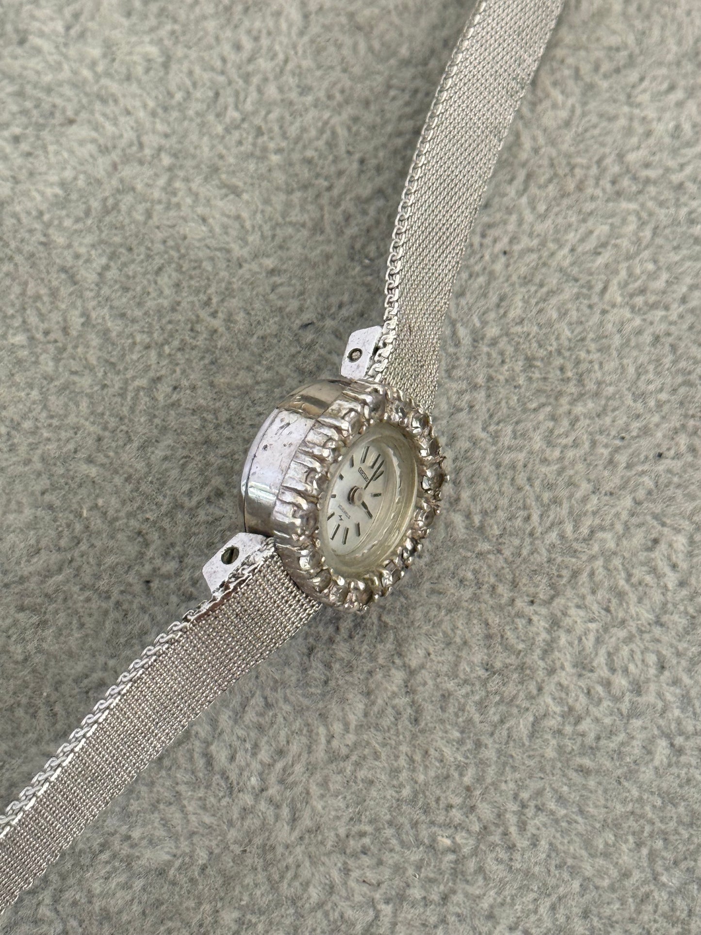 Vintage Mechanical Seiko Watch 20 Jewels