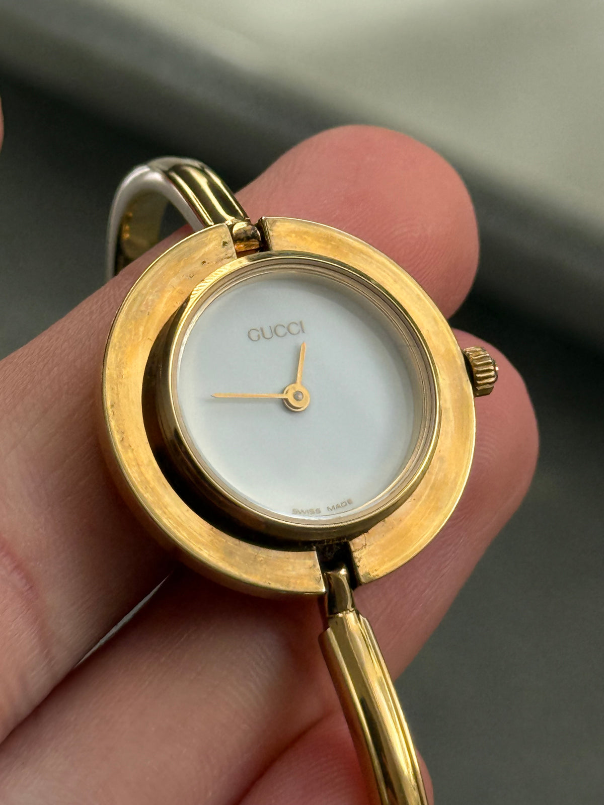 Vintage 1100L Gucci Watch with 13 Interchangeable Bezels