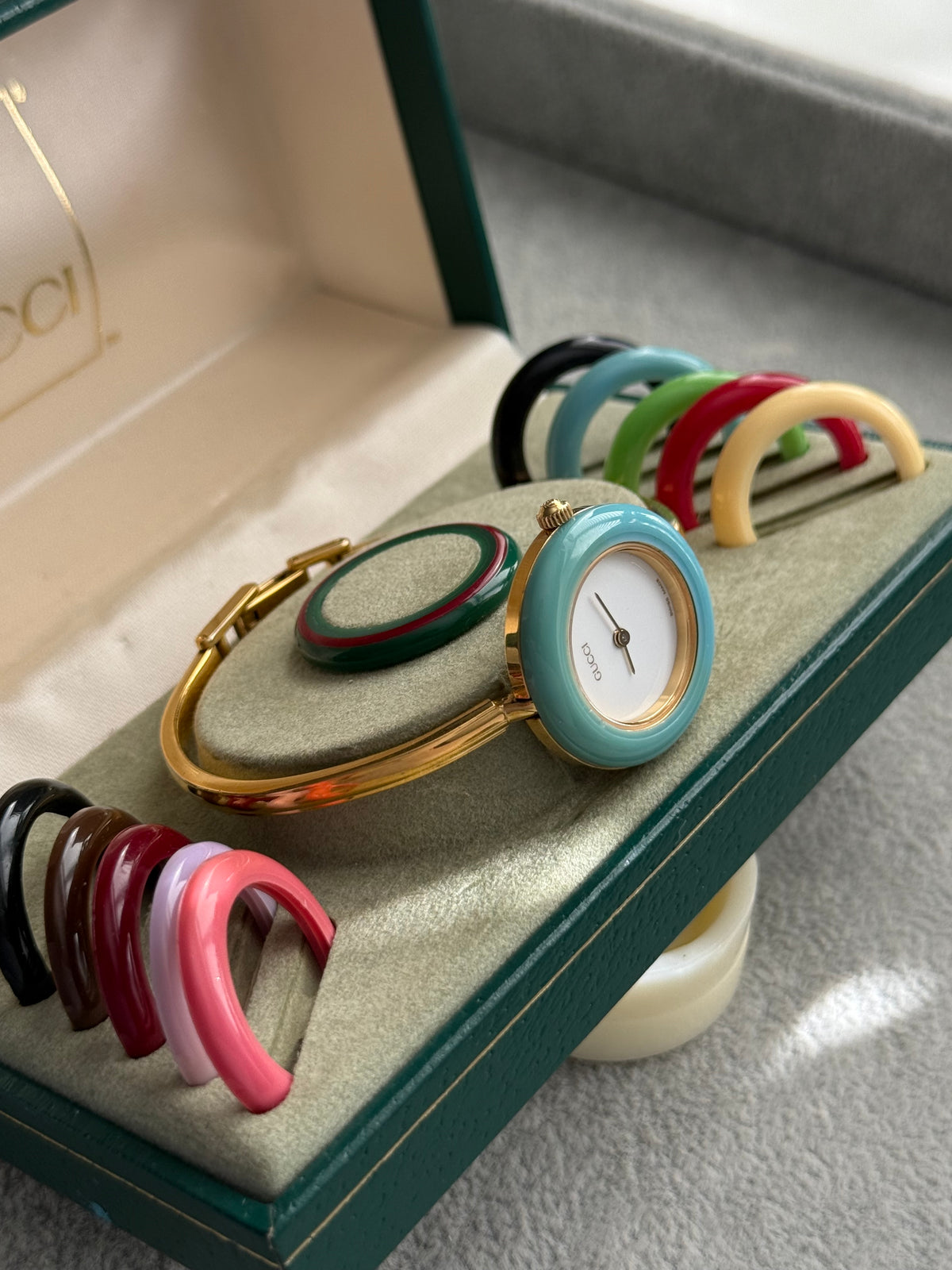 Vintage 1100L Gucci Watch with 12 Interchangeable Bezels