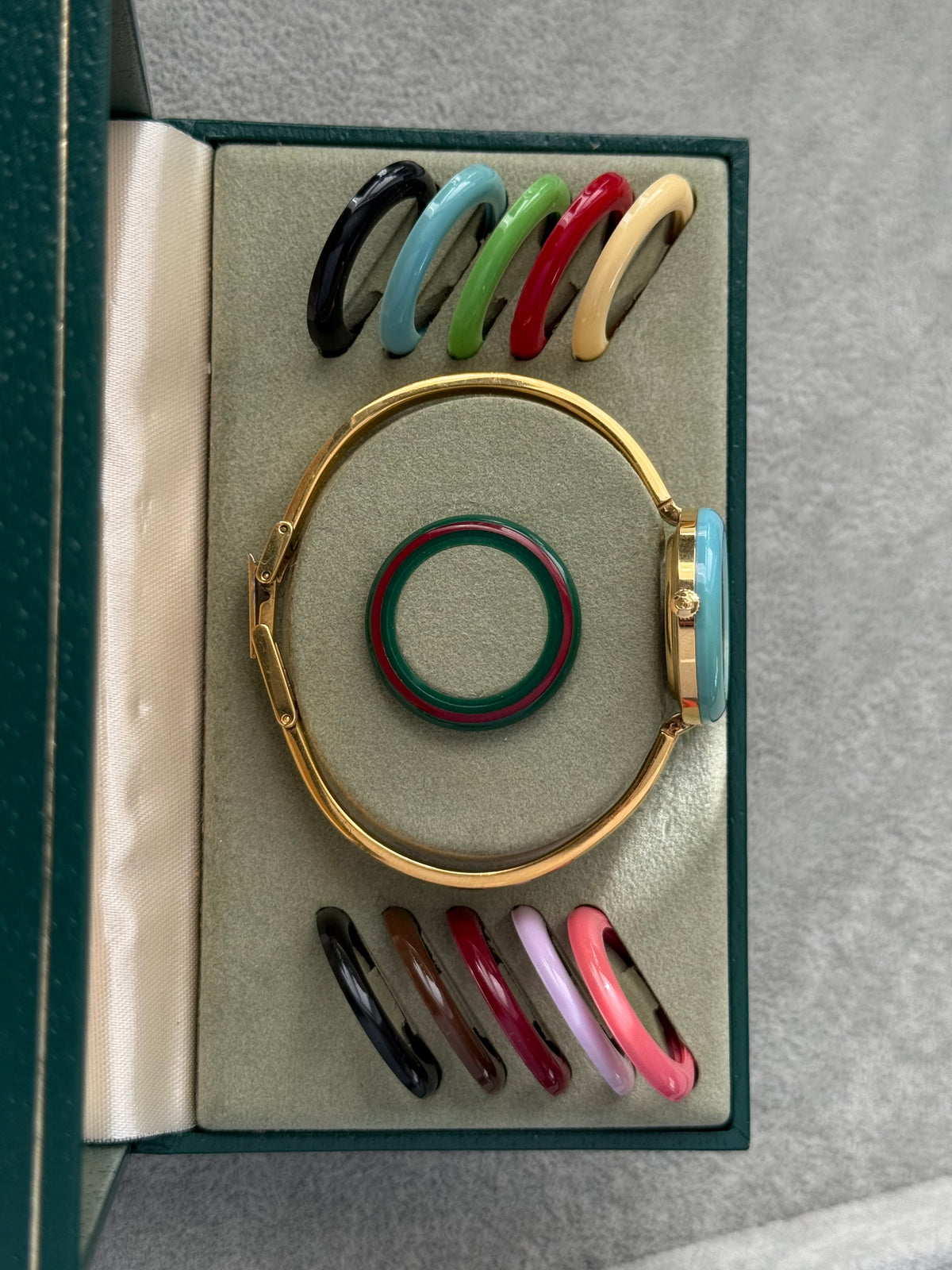Vintage 1100L Gucci Watch with 12 Interchangeable Bezels