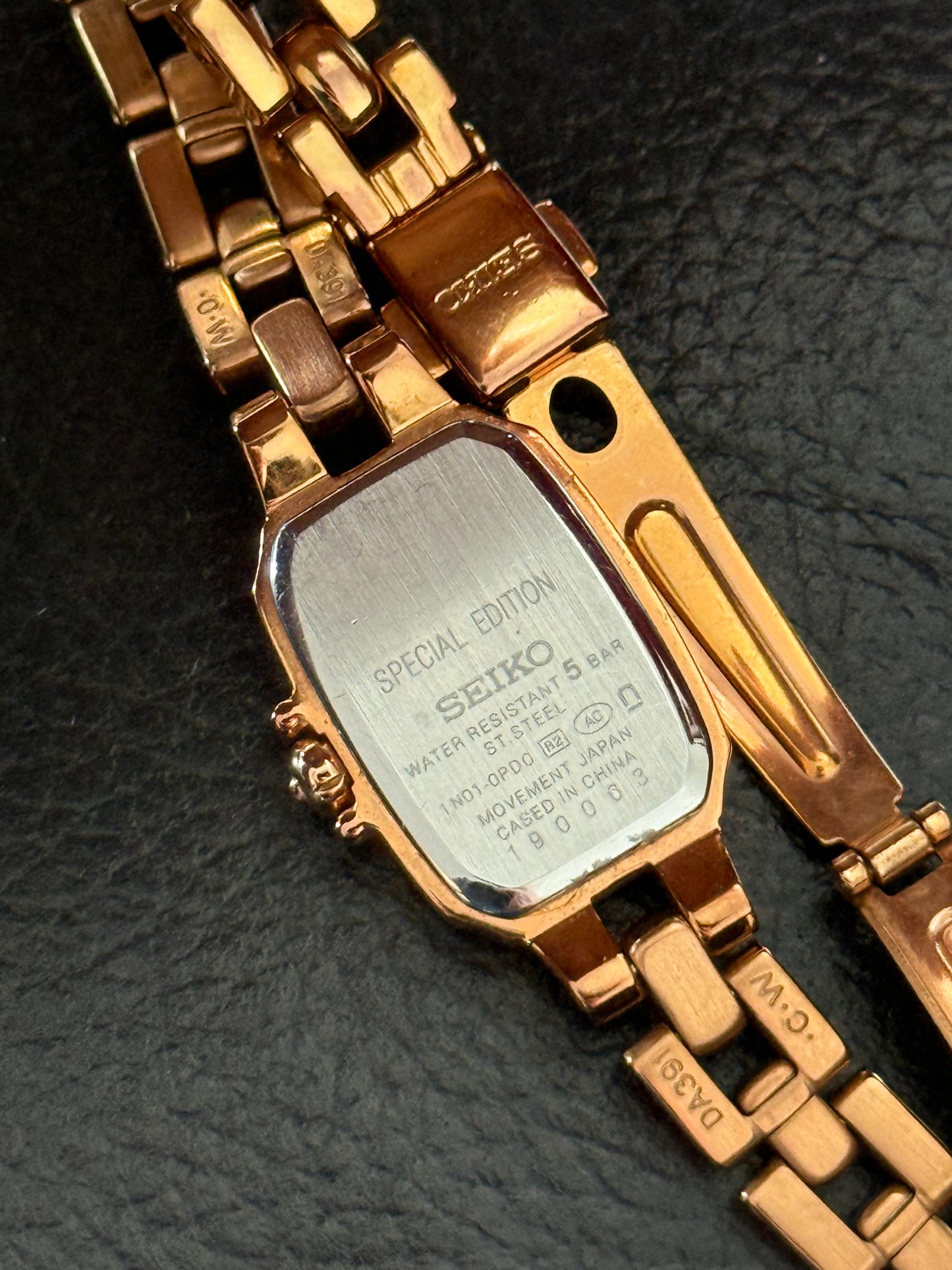Very Rare & Boxed Special Edition Rose Gold Hearts Seiko Watch 1N01-0PD0