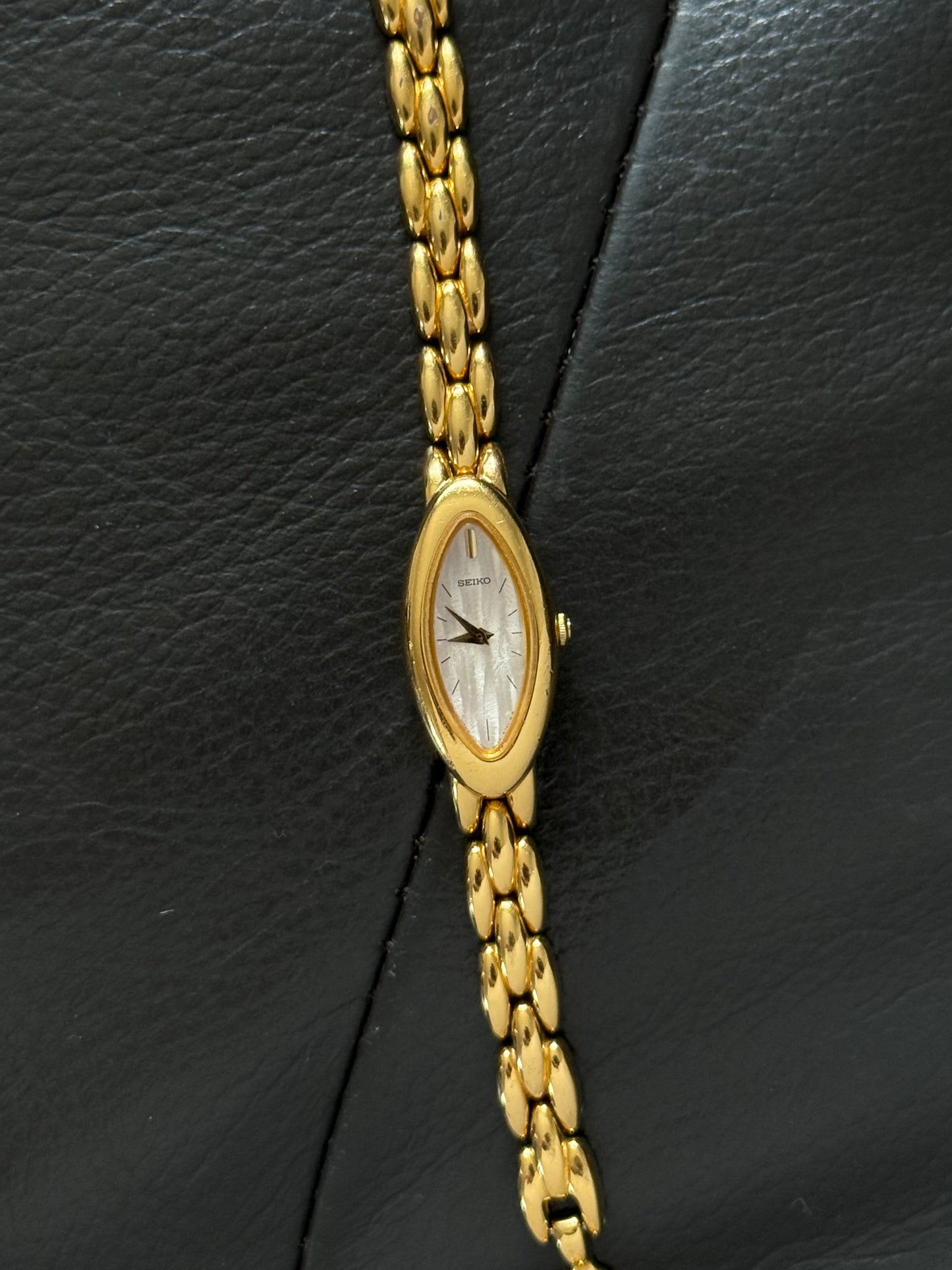 Rare Vintage Mother of Pearl Seiko Watch SE20-7201