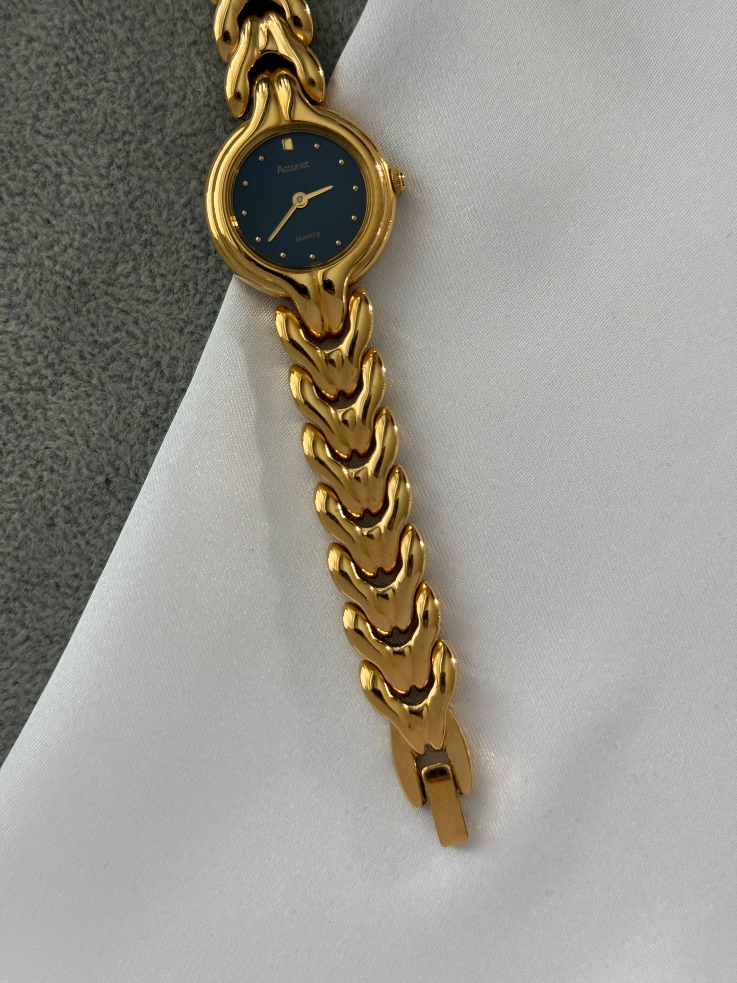 Vintage Navy Dial Accurist Watch