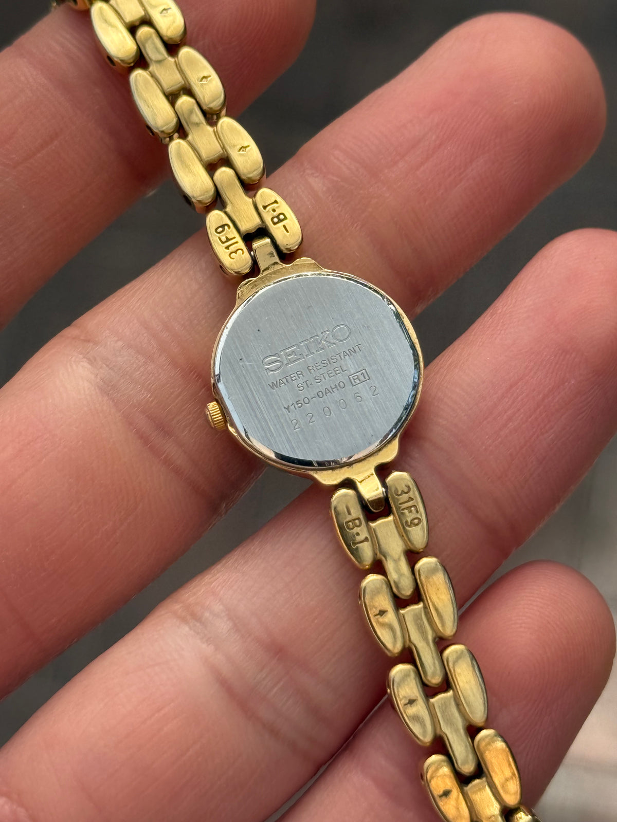 Dainty February 1992 Gold Seiko Watch Y150-0AH0