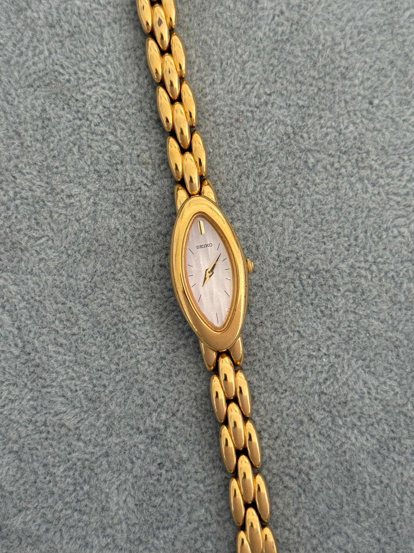 Rare Vintage Mother of Pearl Seiko Watch SE20-7201