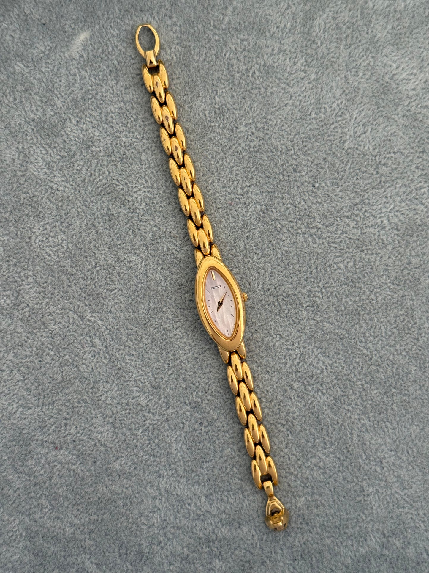 Rare Vintage Mother of Pearl Seiko Watch SE20-7201